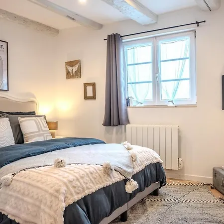 Le Calme - Centre - Proche Parking Gratuit - Commerces A Proximite - Marche De Noel דירה *